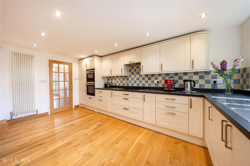 Property photo 3 of 38 Picture No. 28