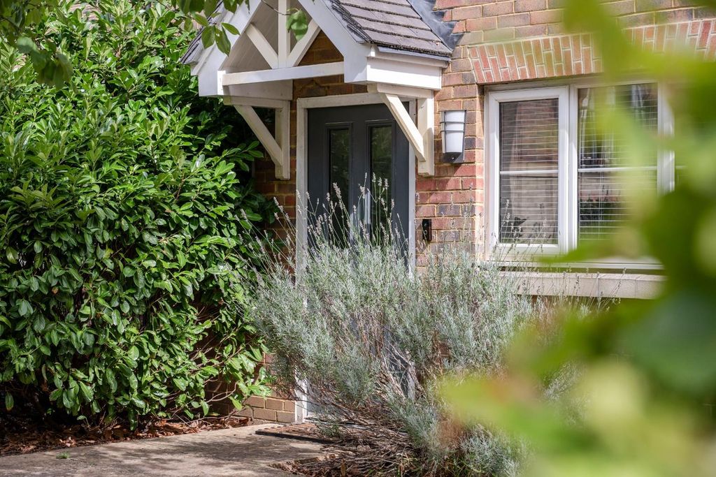 Property photo 1 of 21 Winter Close