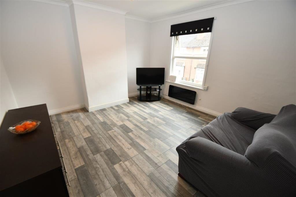Property photo 3 of 5 Lounge1