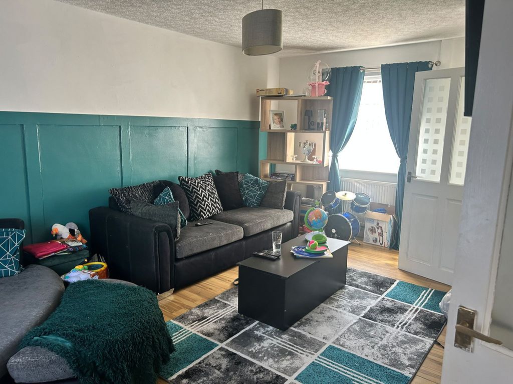 Property photo 2 of 8