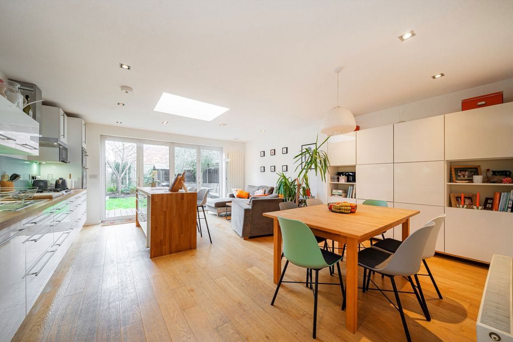 Property photo 3 of 6