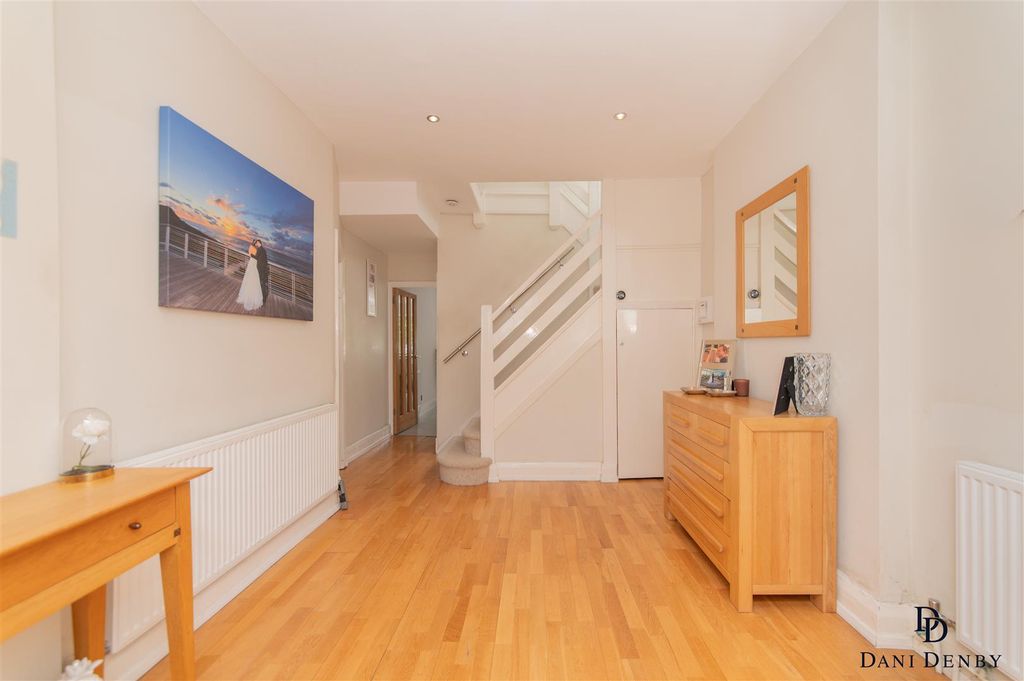 Property photo 2 of 26