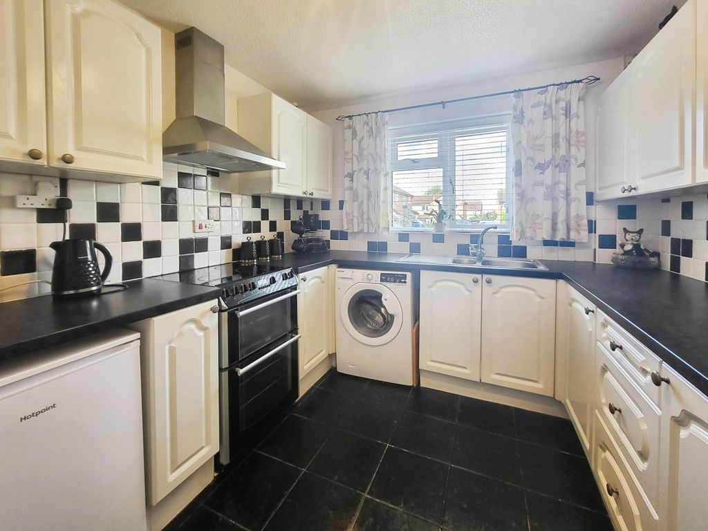Property photo 3 of 16 Kitchen