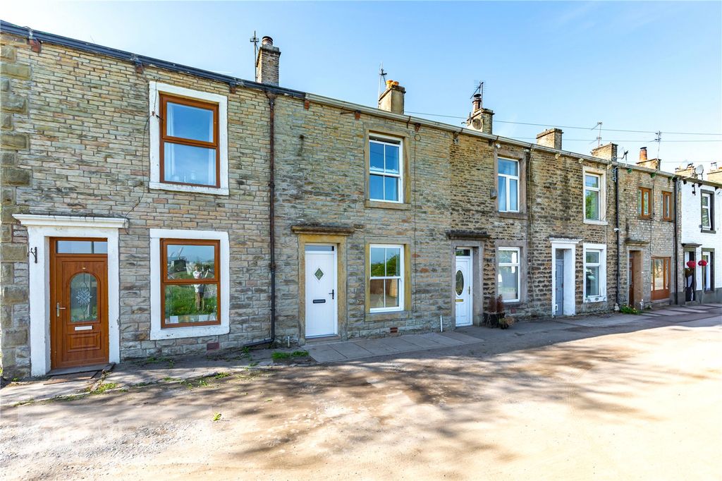 Property photo 1 of 25 Front External