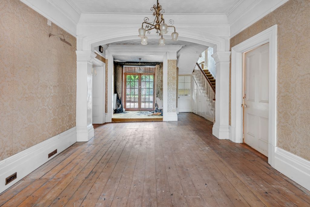 Property photo 2 of 43 4433977