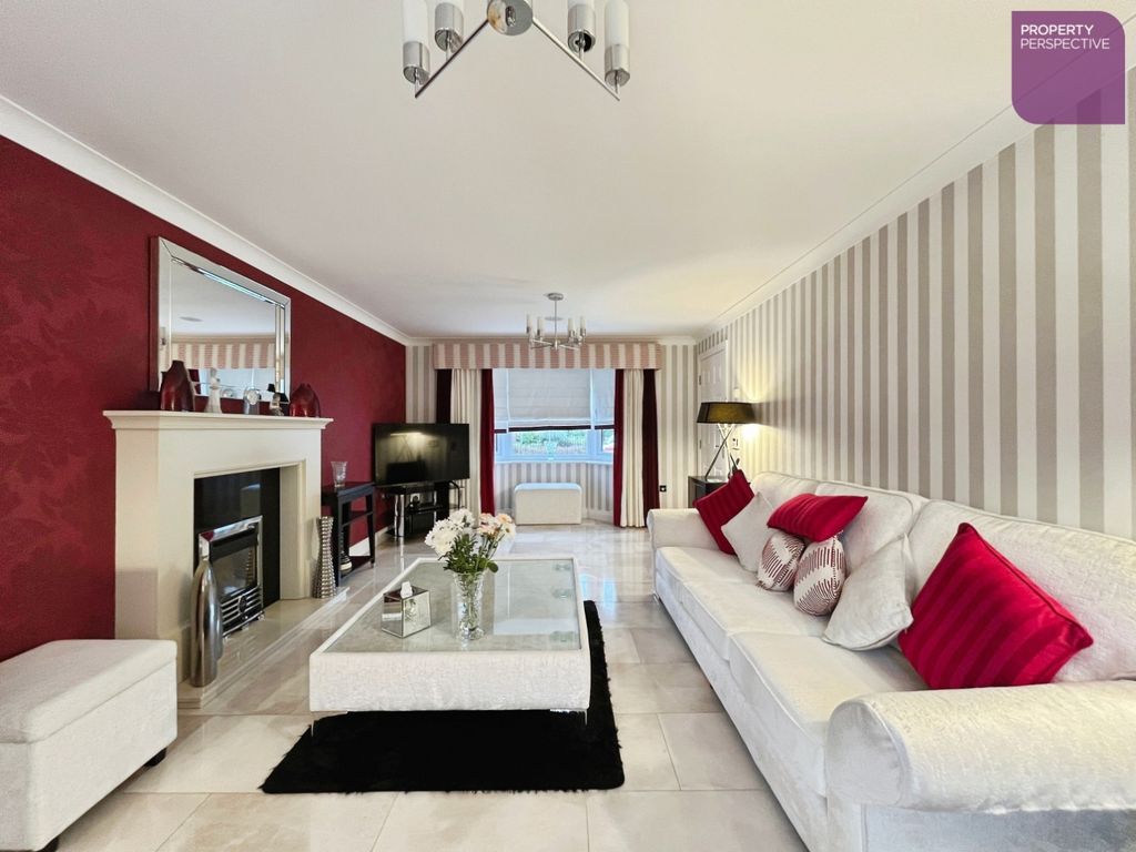 Property photo 3 of 20 Living Room