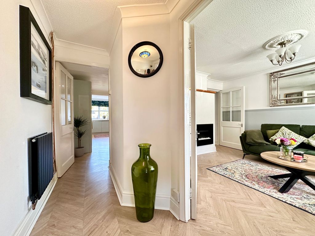 Property photo 3 of 21 Entrance Hall