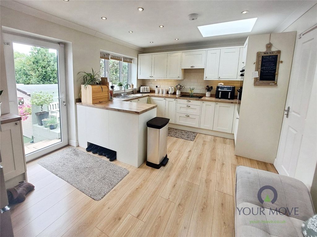 Property photo 2 of 18 Picture No. 11