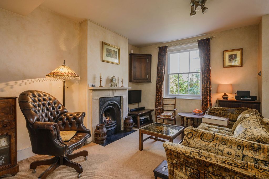 Property photo 2 of 20