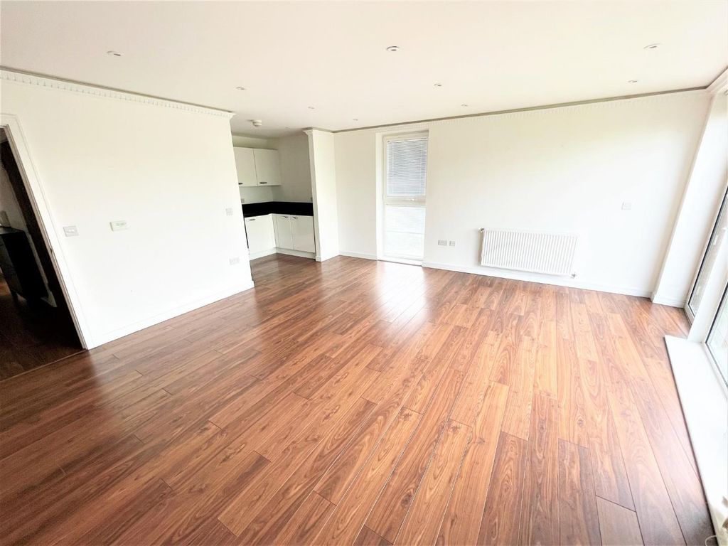 Property photo 3 of 12 Living 3.Jpg