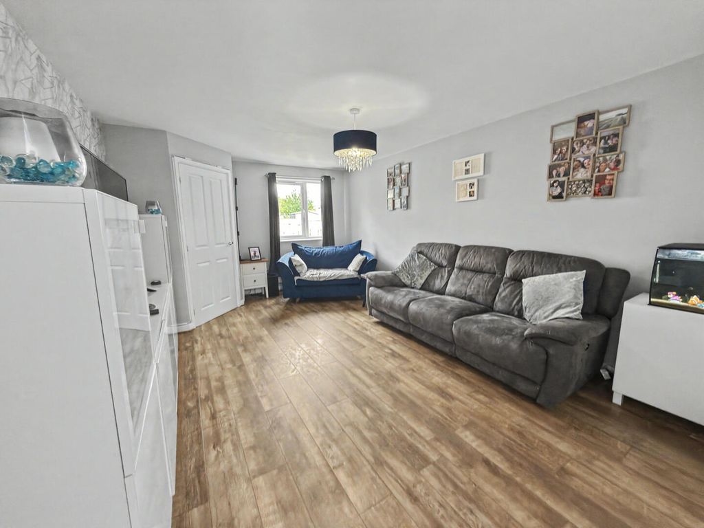 Property photo 2 of 10 Lounge