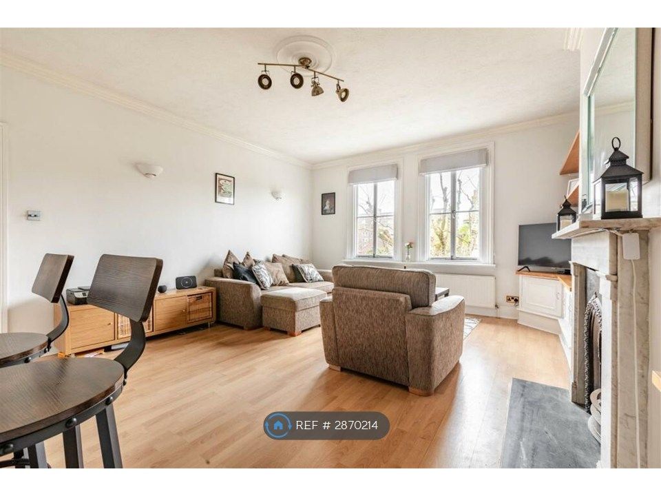 Property photo 3 of 8 Lounge