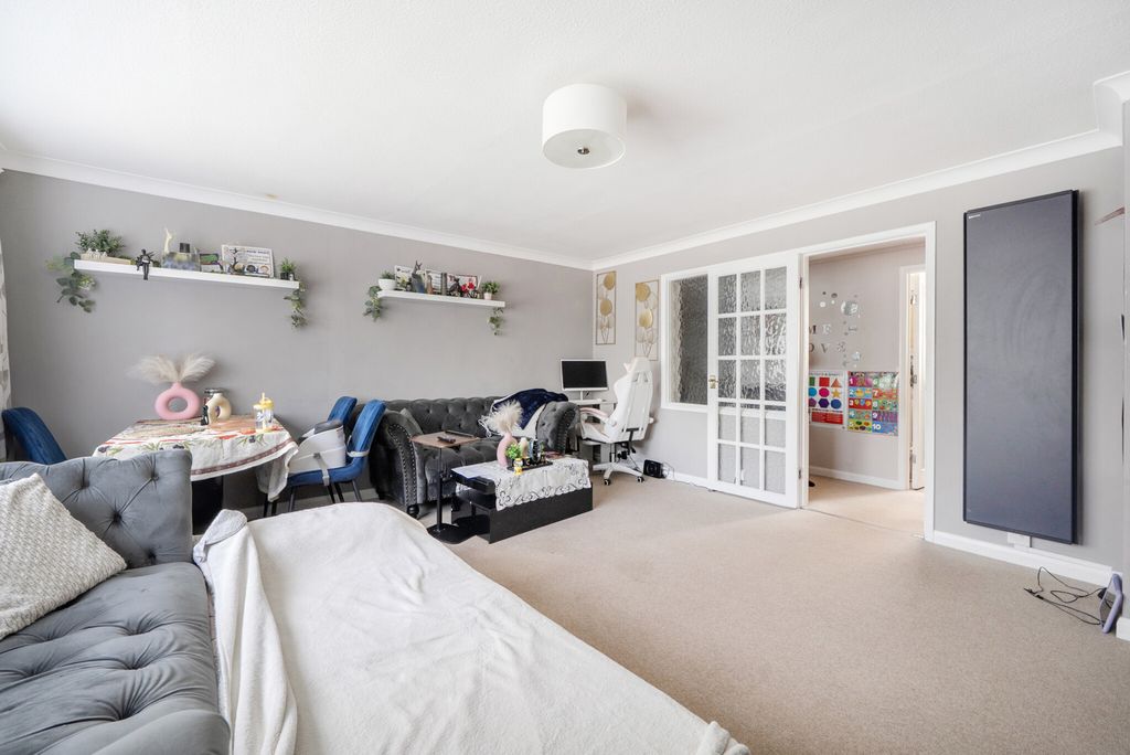 Property photo 3 of 21 1410029-12-69F0Bc...