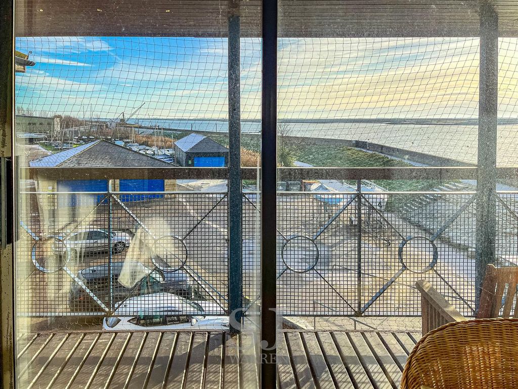 Property photo 1 of 19 Lounge