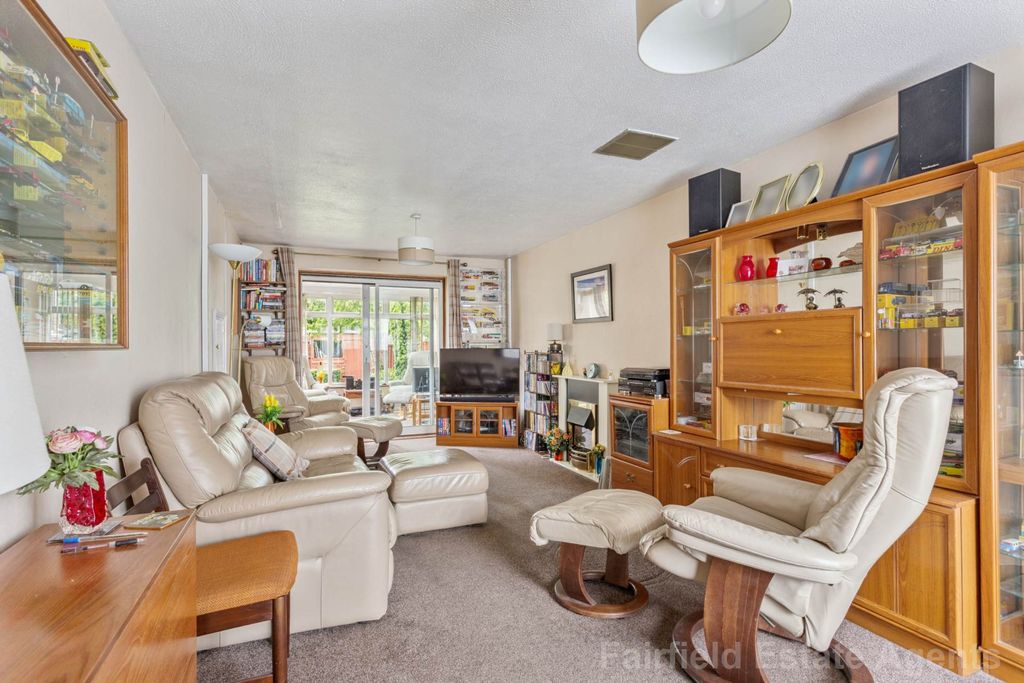 Property photo 2 of 20