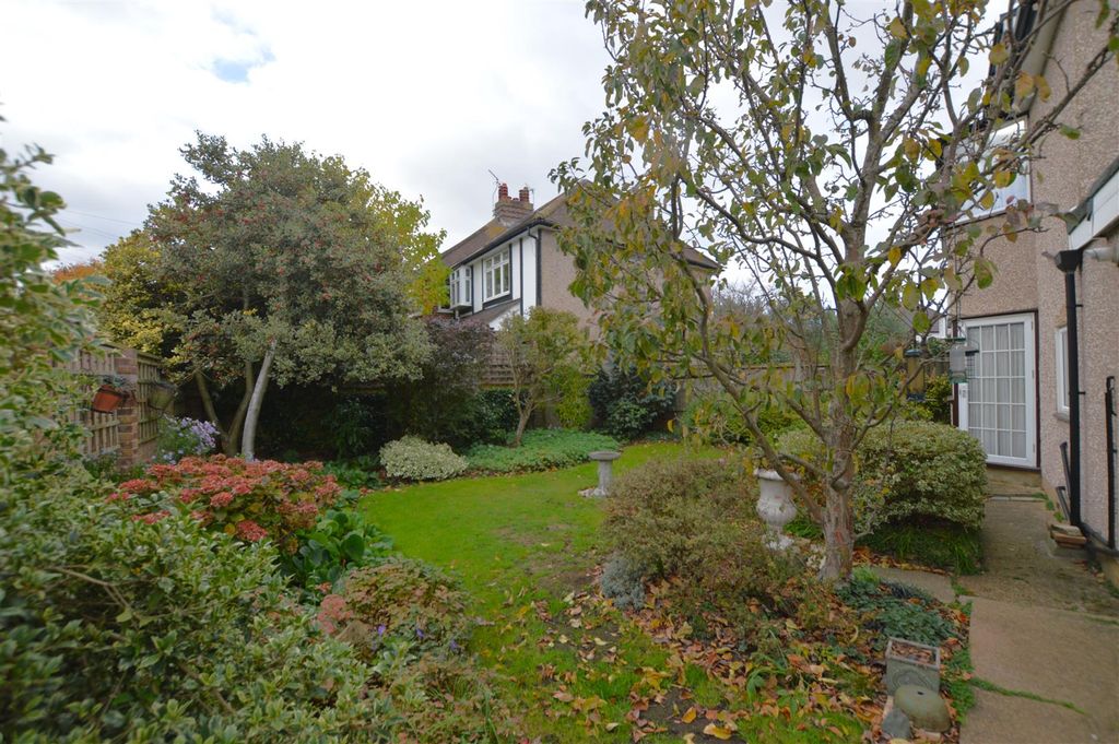 Property photo 3 of 16 100 Redway Drive Rear Garden1.Jpg