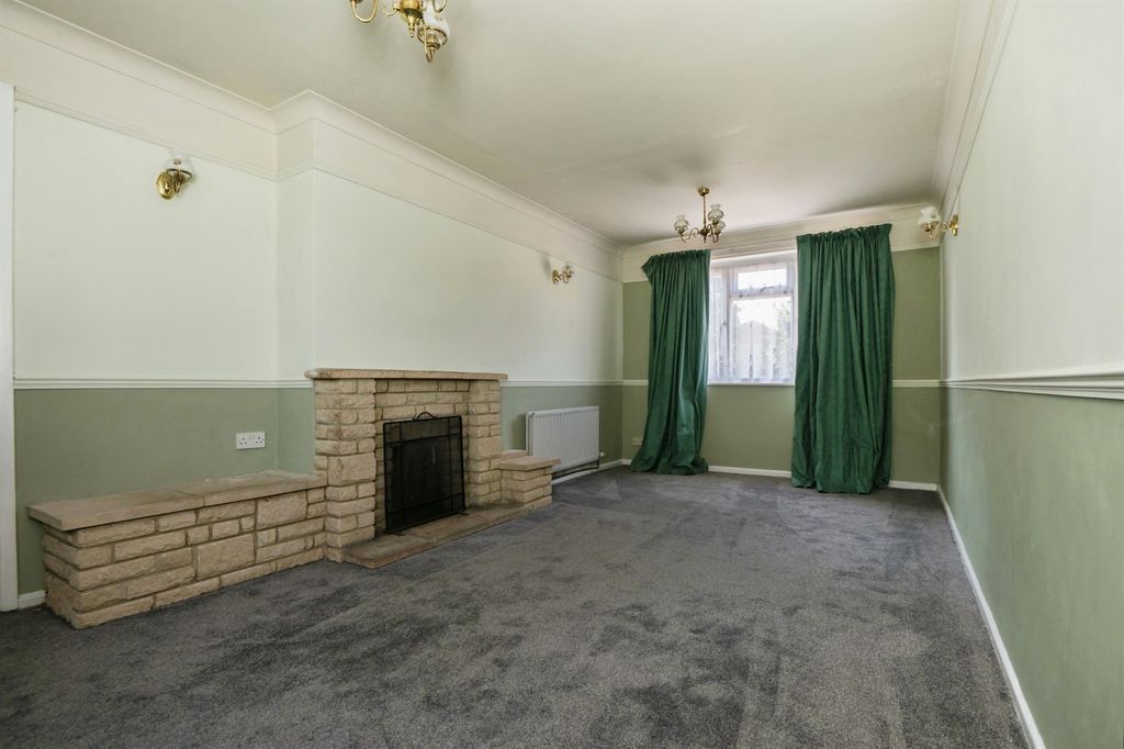 Property photo 2 of 13
