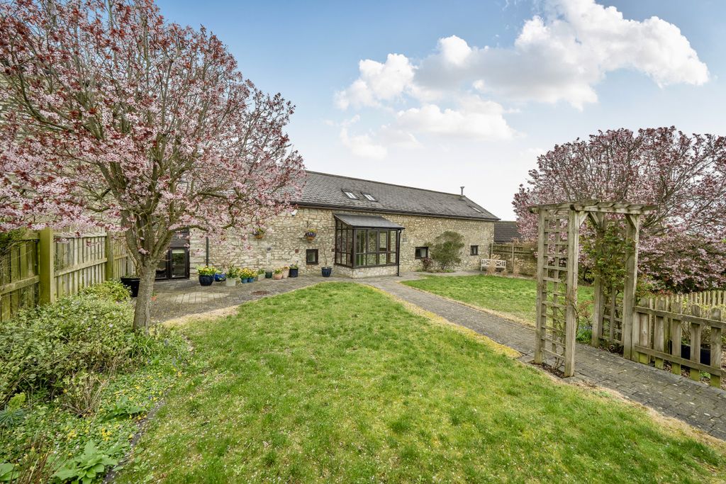 Property photo 1 of 27 .