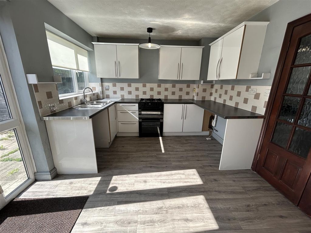 Property photo 3 of 9 Kitchen / Diner