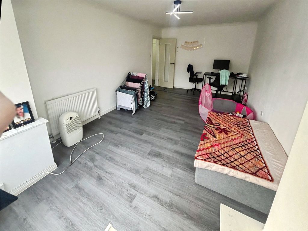 Property photo 2 of 19 Picture No. 27