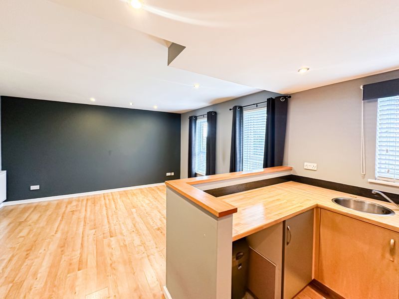 Property photo 3 of 9 Photo 8