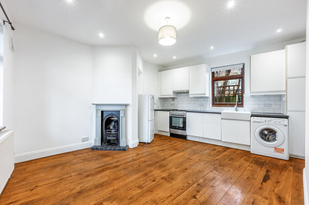 Property photo 1 of 10 Living Room