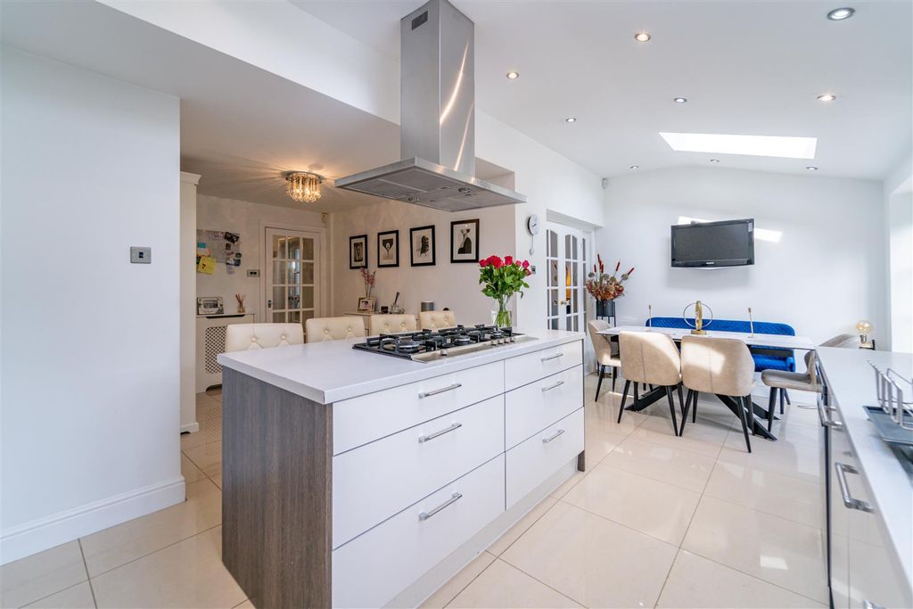 Property photo 2 of 30 Kitchen Diner