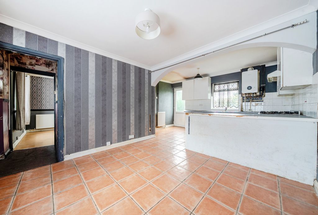 Property photo 3 of 20 1529651-21-1A10c5...