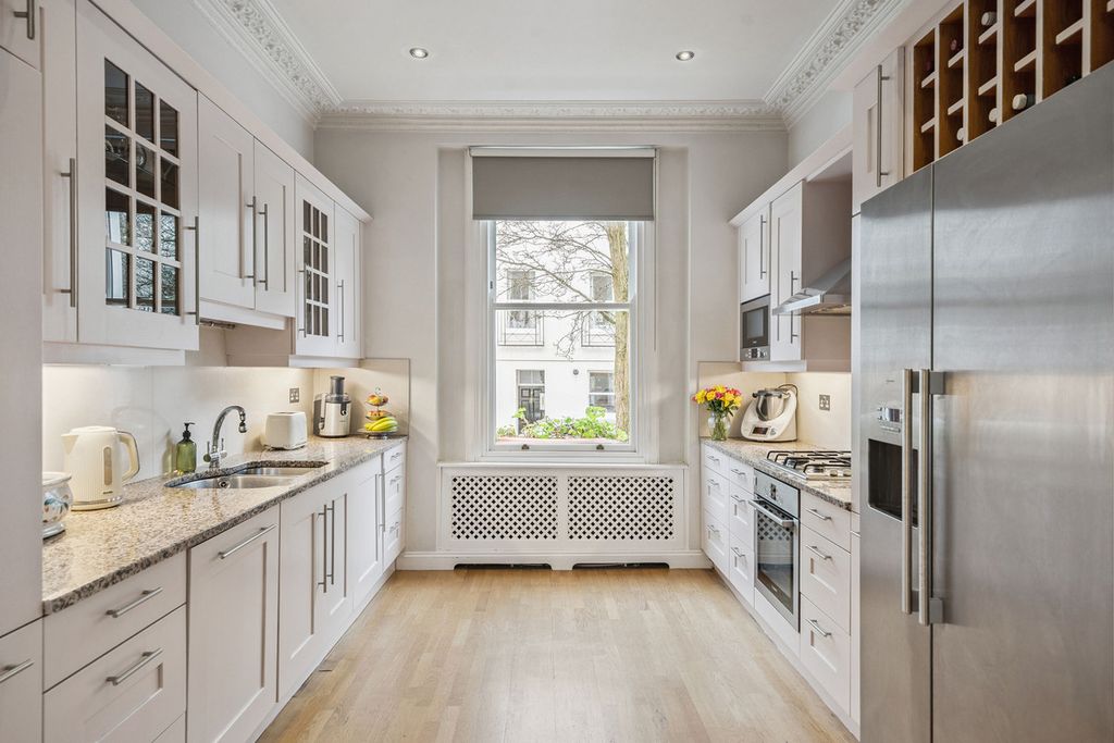 Property photo 3 of 25