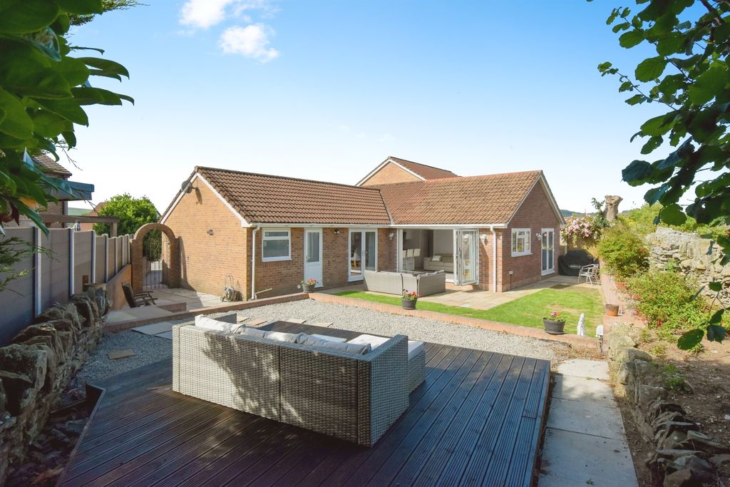 Property photo 1 of 31