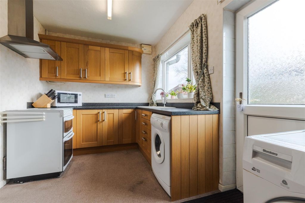 Property photo 2 of 17 Kitchen