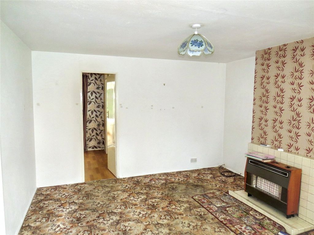 Property photo 3 of 11 Lounge