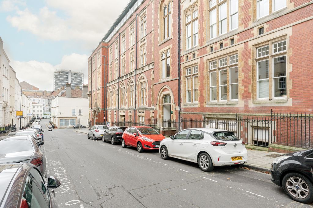 Property photo 2 of 11 Photo 1