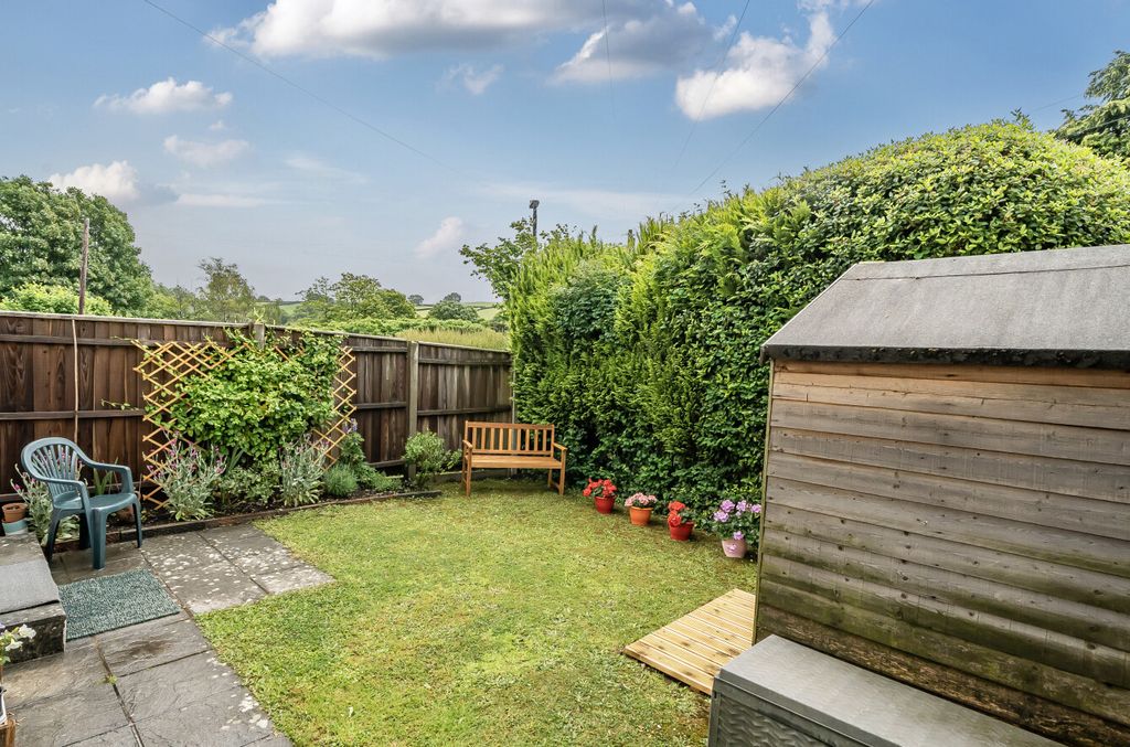 Property photo 2 of 9 Garden
