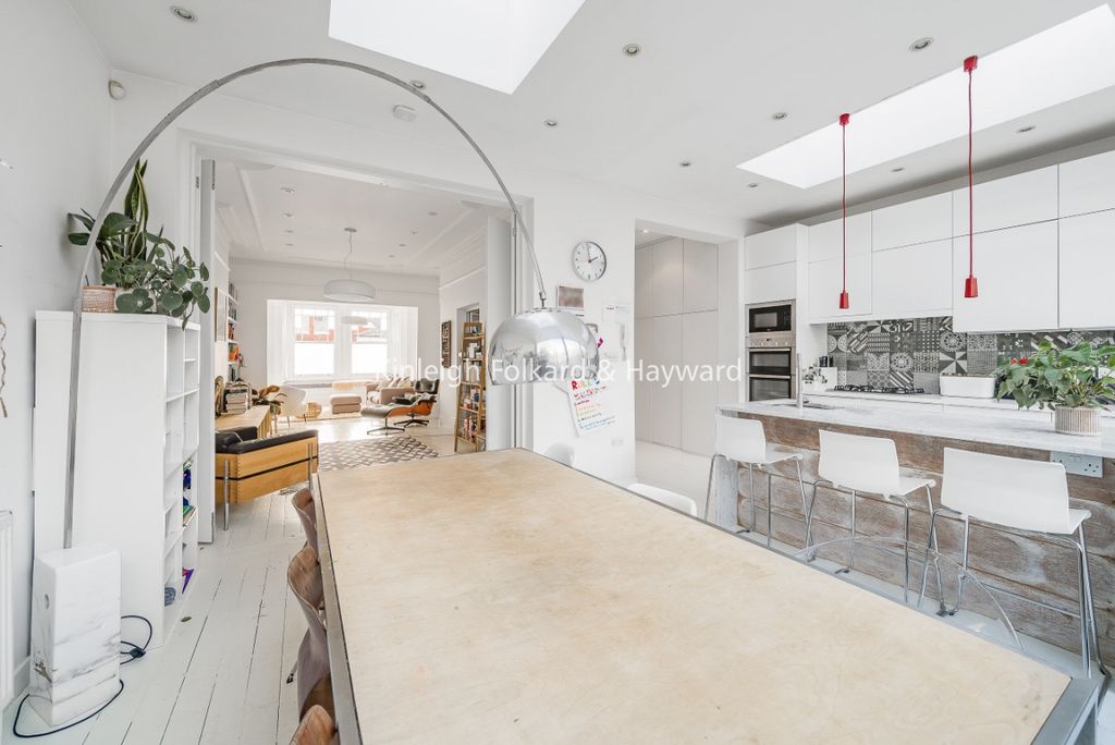 Property photo 2 of 16 Image001