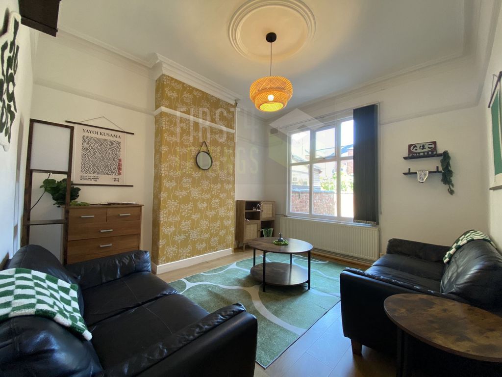 Property photo 1 of 17 Photo 4