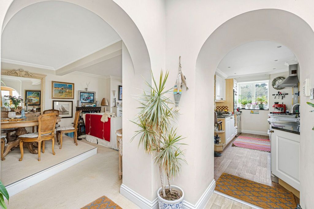 Property photo 2 of 24