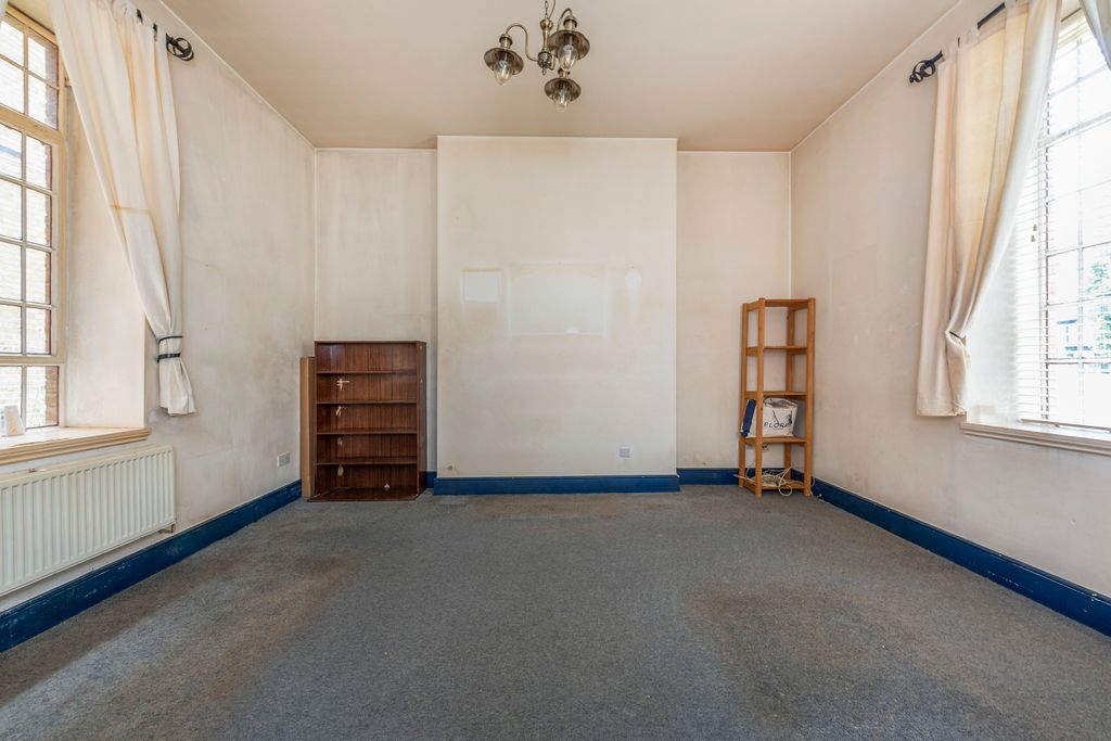 Property photo 3 of 20 Osterely2Of32