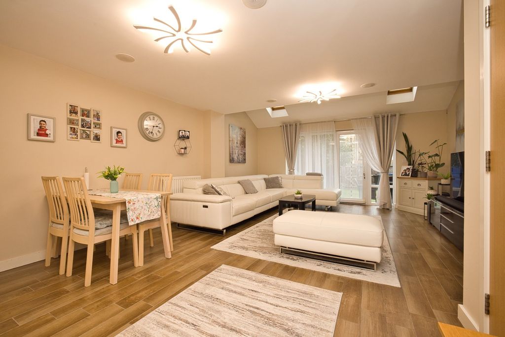 Property photo 3 of 13 Picture 3