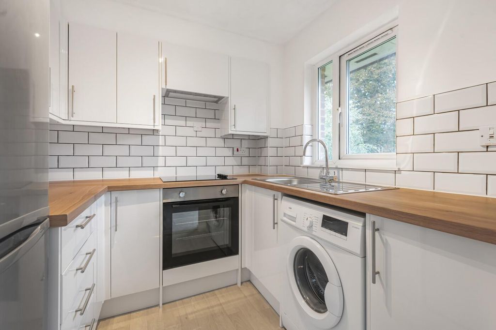 Property photo 3 of 20 Kitchen