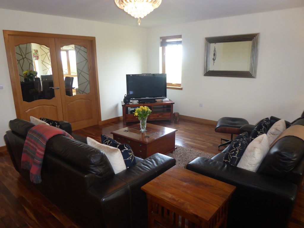Property photo 3 of 27