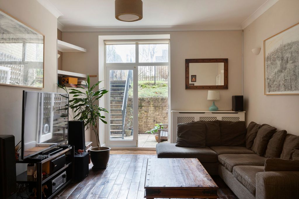 Property photo 1 of 14 King Edward's Road E9