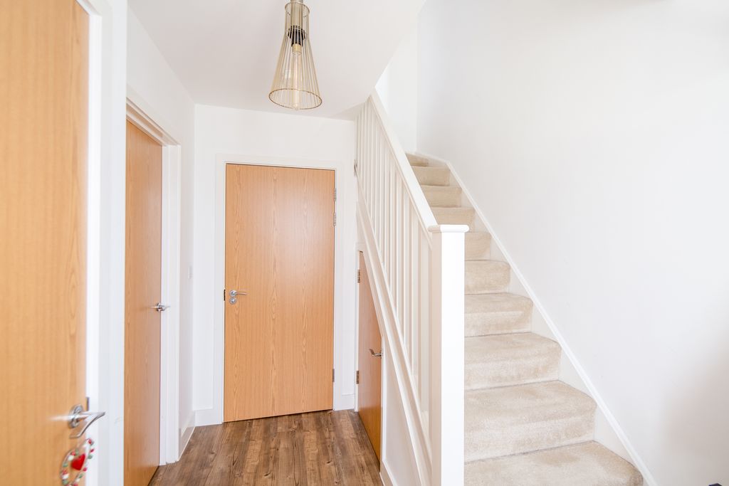 Property photo 3 of 16 Entrance Hall