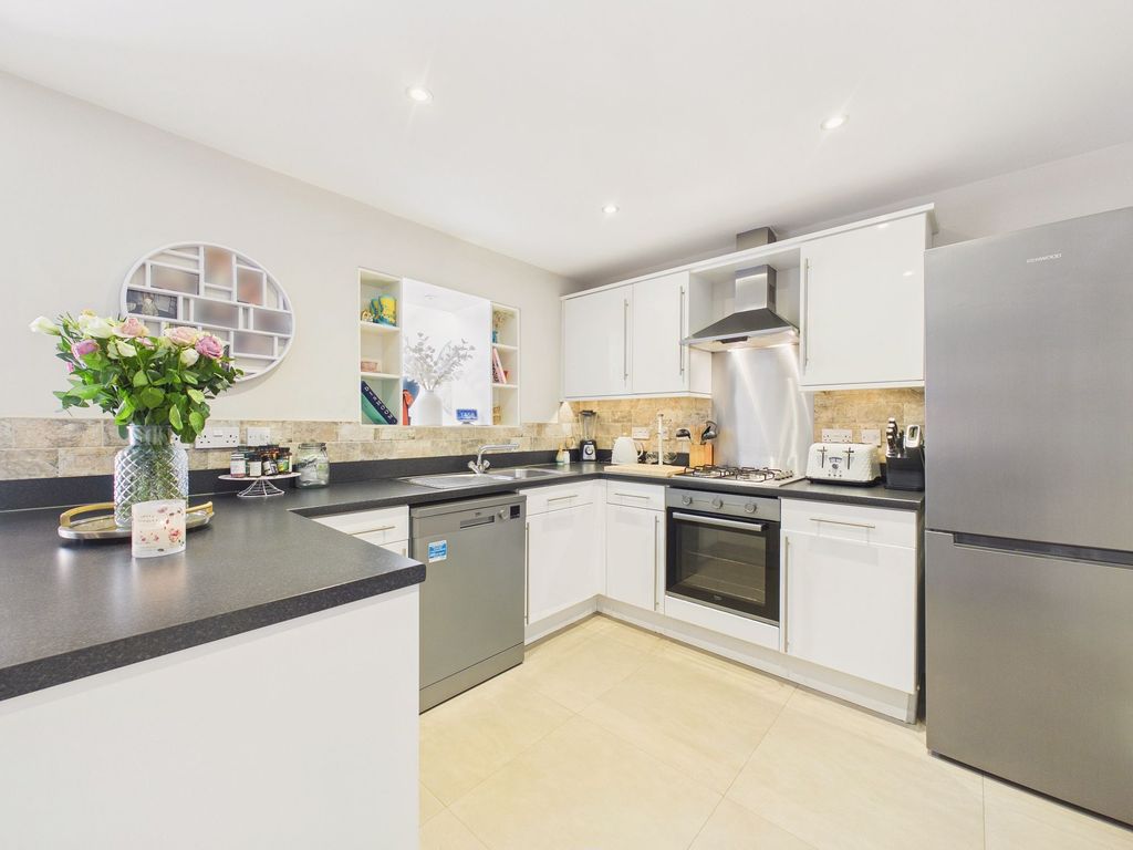 Property photo 2 of 15 Dining Kitchen