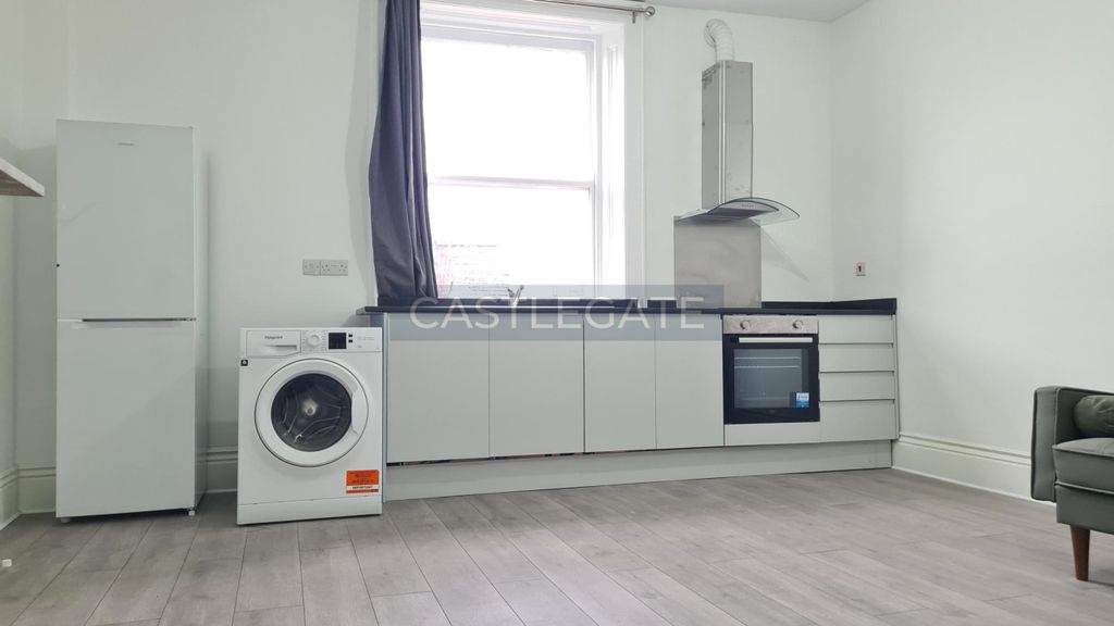 Property photo 2 of 11 20251031_114731