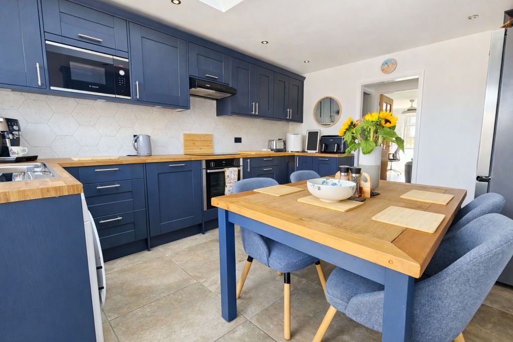 Property photo 2 of 12 Kitchen/Dining Room
