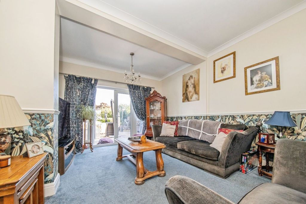 Property photo 2 of 27