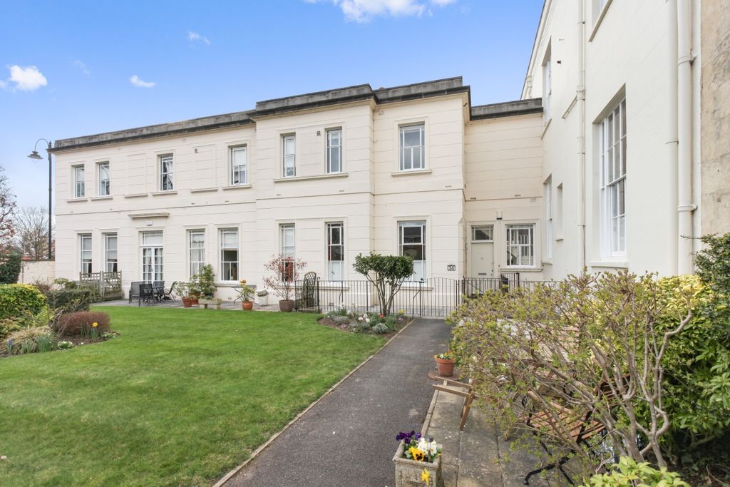 Property photo 1 of 9 34 Montpellier Ho...