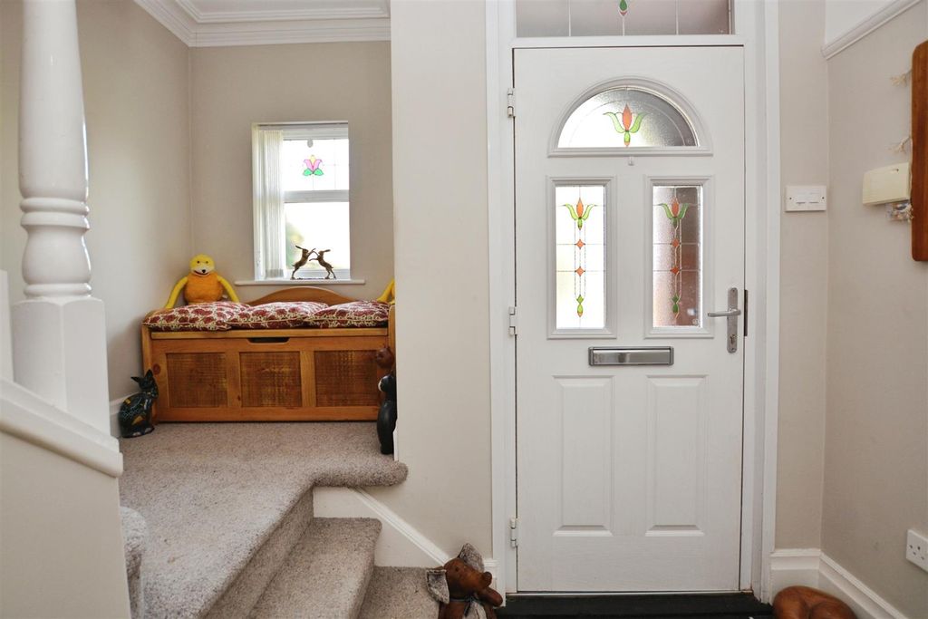 Property photo 3 of 62 Hallway