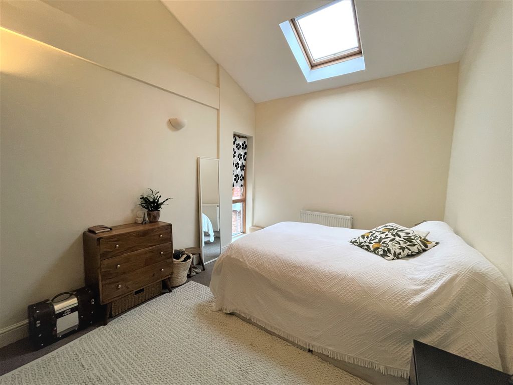 Property photo 3 of 6 Bedroom 1